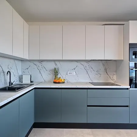 The Lookout Liveli - Premium Sea-view Apartment *