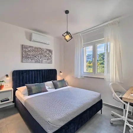 The Lookout Liveli - Premium Sea-view Apartment Slatine